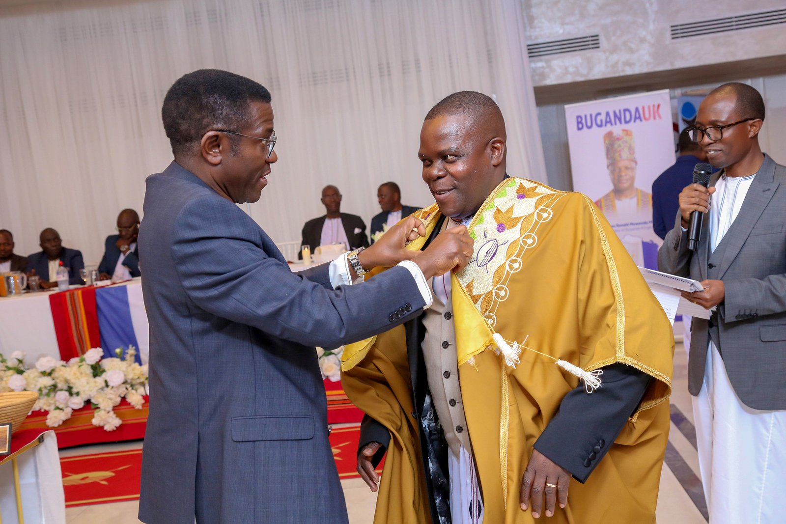 Okutuuza Olukiiko lw'Omubaka