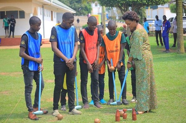 The Queen trying out a woodball game with the abasaakaate The Queen trying out a woodball game with the abasaakaate