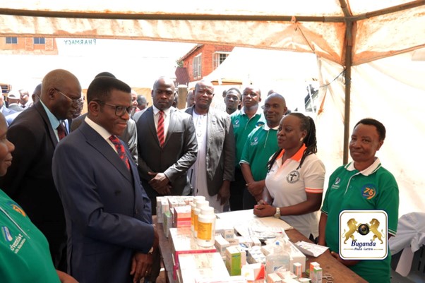 The Katikkiro was visiting the doctors who had been working with the people The Katikkiro was visiting the doctors who had been working with the people