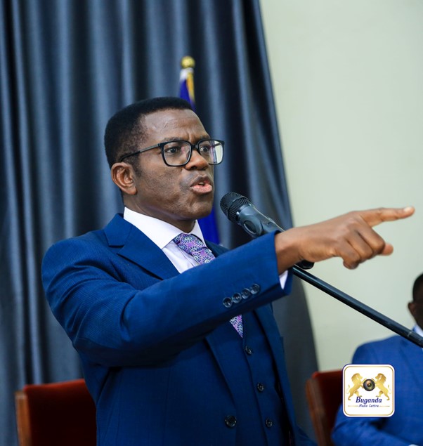 The Katikkiro addressing the staff of the kingdom Image