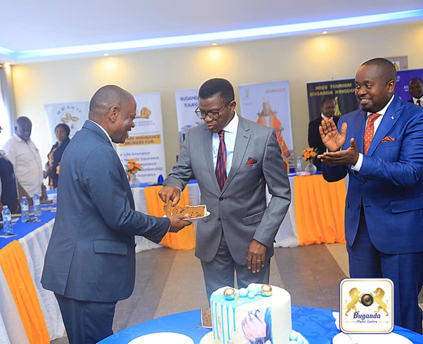 Hon Anthon Wamala serving Cake to the Katikkiro Image