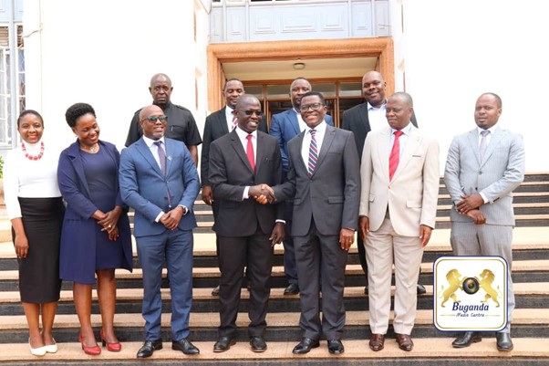 Omuk. Benon Ntambi in the middle with the katikkiro and other Board members Image