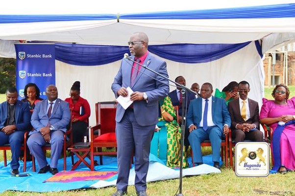 Hon.Robert Waggwa Nsibirwa discussing Buganda's environmental protection plan Image