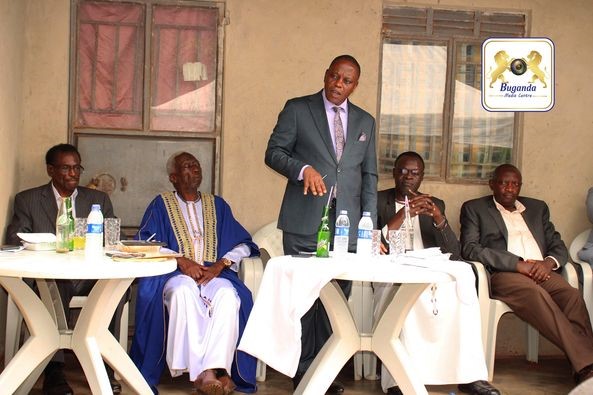 Hon Anthony Wamala addressing Lugave clan members Image