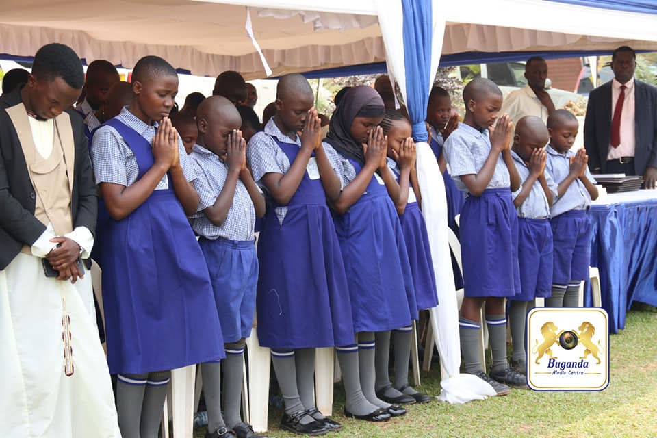 Students from the schools of the Busiro county pray Students from the schools of the Busiro county pray