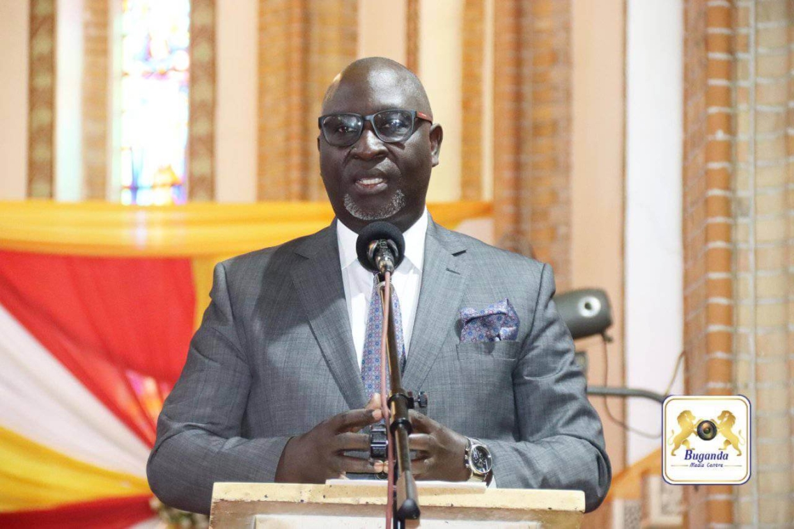 Omumyuka wa Katikkiro era Omuwanika wa Buganda, Owek. Robert Waggwa Nsibirwa, ng’asoma obubaka bwa Katikkiro Omumyuka wa Katikkiro era Omuwanika wa Buganda, Owek. Robert Waggwa Nsibirwa, ng’asoma obubaka bwa Katikkiro
