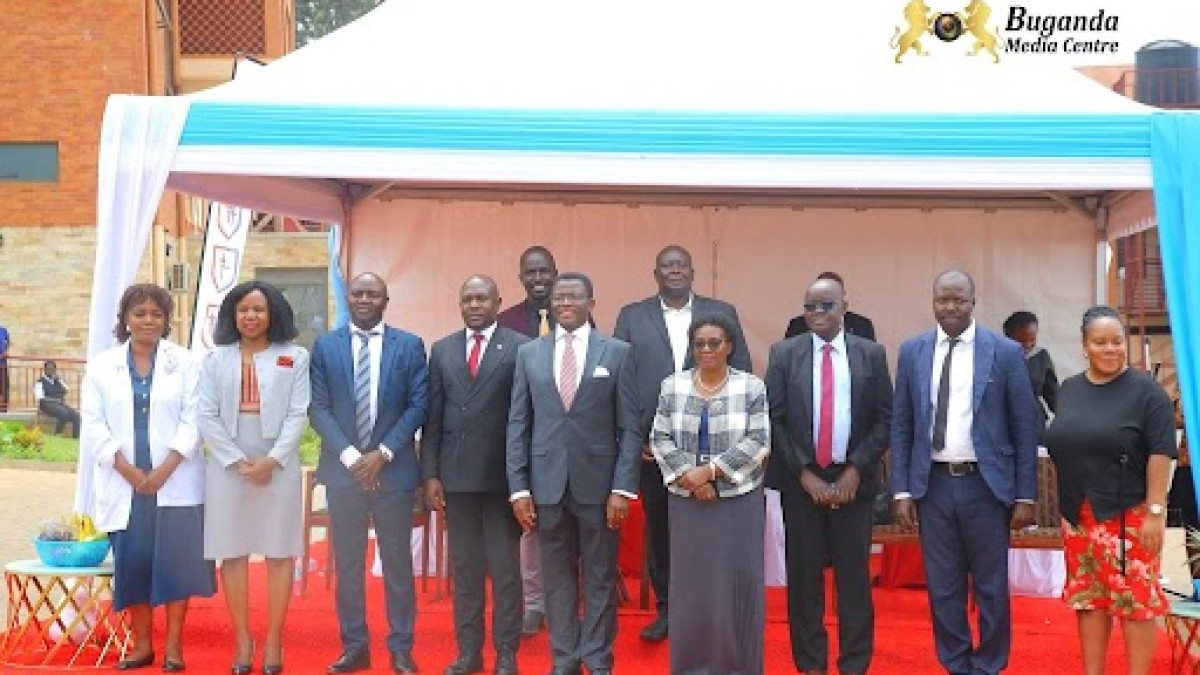 The Katikkiro in a group photograph with the hospital leadership at Mengo.
