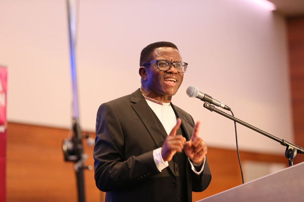 The Katikkiro addressing the congregation. Image