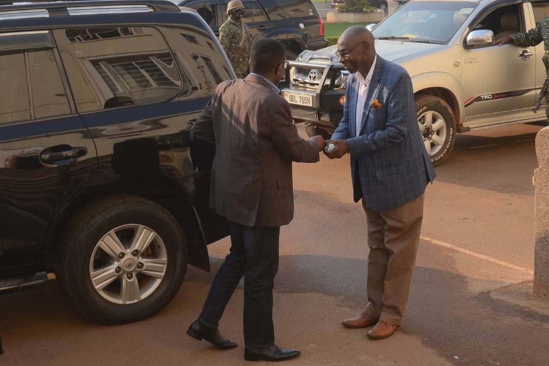 Katikkiro being sent off to Busiro county by Minister Amis Kakomo. Image