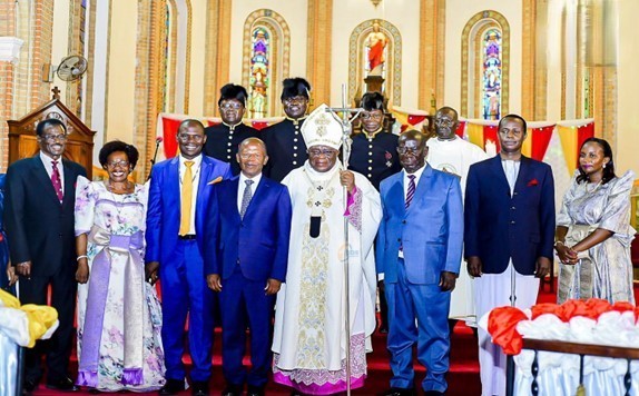 (From right) Omuzaana Marion Nankya, Prince David kintu Wasajja, Oweek Kiwanuka Sekandi, Bisp.Paul Ssemwogerere, Oweek Muyingo, Oweek Joseph Mulwanyamuli at Lubaga.Cathedral. (From right) Omuzaana Marion Nankya, Prince David kintu Wasajja, Oweek Kiwanuka Sekandi, Bisp.Paul Ssemwogerere, Oweek Muyingo, Oweek Joseph Mulwanyamuli at Lubaga.Cathedral.