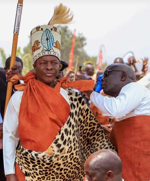 The king and Omutaka Kayiira Image