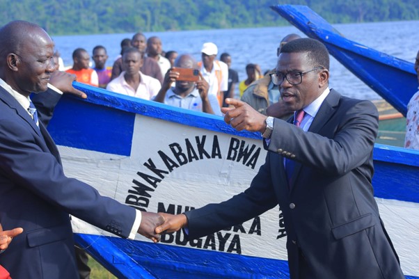 Katikkiro handed over the boat to Buvuma’s chief Image