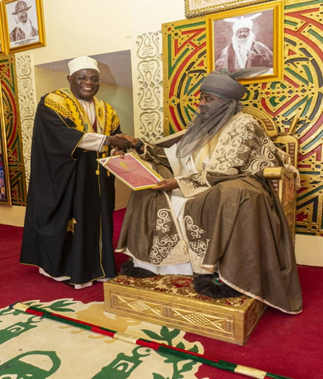Hon. Prof. Twaha Kigongo Kaawaase delivering the Kabaka’s massage to His Highness Alhaji Aminu Ado Bayero Image