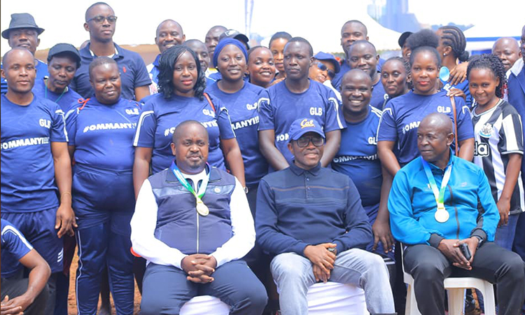 Katikkiro Charles Peter Mayiga poses with the winning team Image