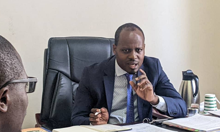 Hon.Oweek Israel Kazibwe Kitooke addressing the Buganda Land Board officials. Image
