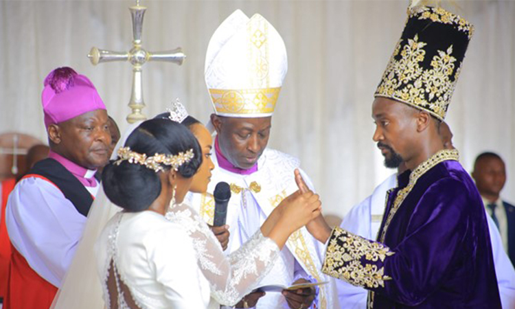 King and Queen exchanging marriage vows. Image