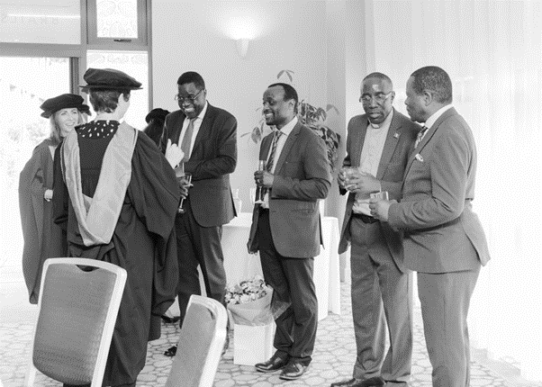 Abagenyi abalala ababade kumukolo gw'amatikira Image