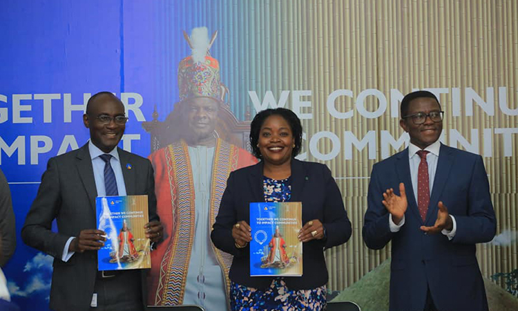 The Chairman of Centenary Bank, Mr. Joseph Balikuddembe, Ms. Remmie Kisakye and Katikkiro. Image