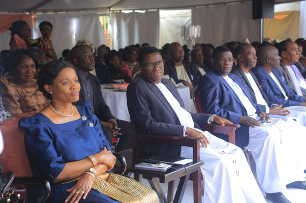 The Queen, Katikkiro, and other officials from the kingdom Image