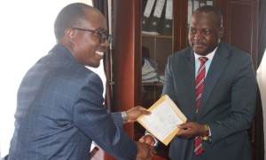Ababaka ba Palamenti abava mu Kabondo ka Buganda baleese amakula ga Ssaabasajja Kabaka